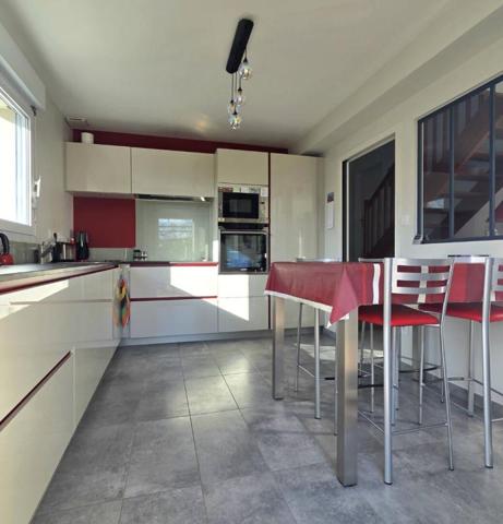 Maison de 174 m² 6 chambres et un bureau