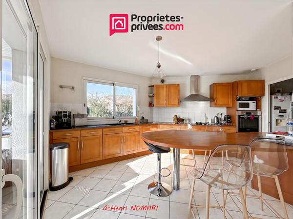 Maison Ombree D Anjou 9 pièce(s) 185 m2, 5 Chambres, terrain de 3243m²