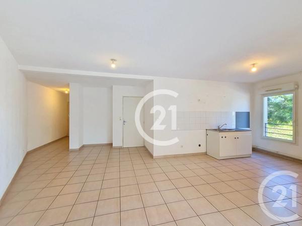 Appartement T3 à vendre  3 pièces - 62,91 m 2   ST MARTIN DE CRAU  - 13