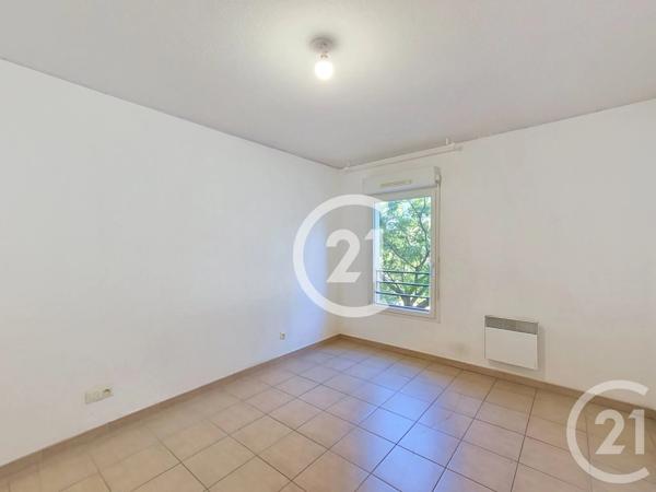 Appartement T3 à vendre  3 pièces - 62,91 m 2   ST MARTIN DE CRAU  - 13
