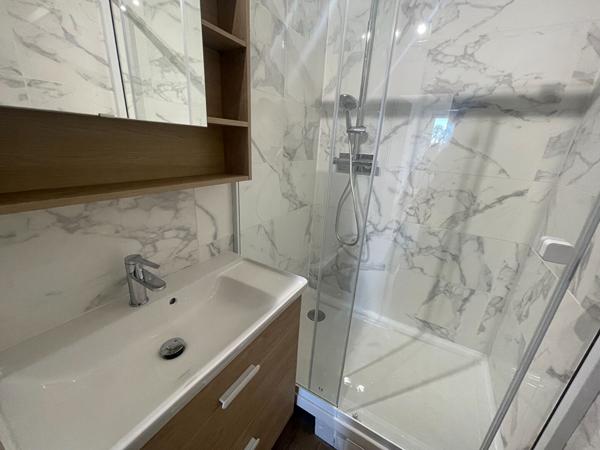 A LOUER - AIX EN PROVENCE - CHAMBRE EN COLOCATION AVEC BALCON