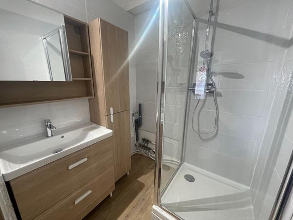 A LOUER - AIX EN PROVENCE - CHAMBRE EN COLOCATION AVEC BALCON