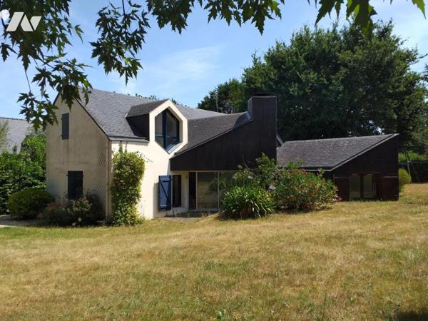 Proche Golfe maison d'architecte sur un parc arboré de 1390m²