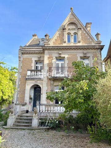 Maison
         6 pièces
        - 210 m² Bien prestige 490 000 € *