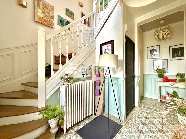Maison
         6 pièces
        - 210 m² Bien prestige 490 000 € *