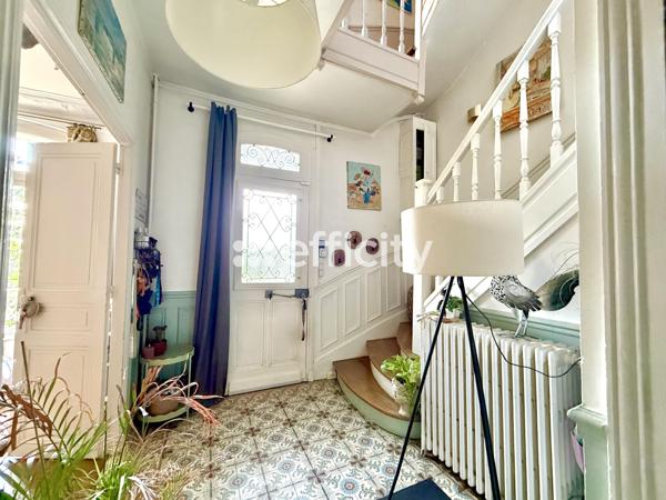 Maison
         6 pièces
        - 210 m² Bien prestige 490 000 € *