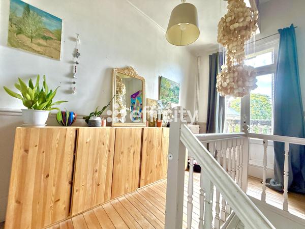 Maison
         6 pièces
        - 210 m² Bien prestige 490 000 € *