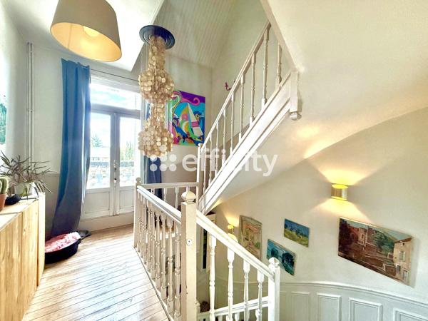 Maison
         6 pièces
        - 210 m² Bien prestige 490 000 € *