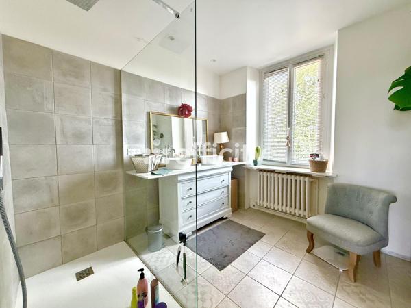 Maison
         6 pièces
        - 210 m² Bien prestige 490 000 € *
