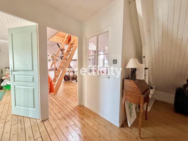Maison
         6 pièces
        - 210 m² Bien prestige 490 000 € *