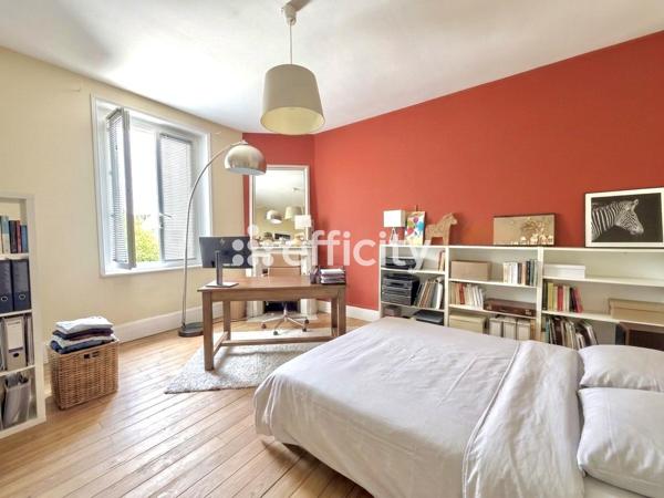 Maison
         6 pièces
        - 210 m² Bien prestige 490 000 € *