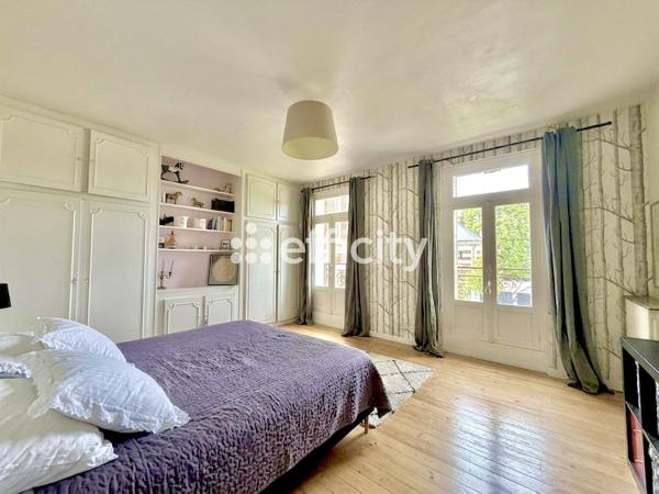 Maison
         6 pièces
        - 210 m² Bien prestige 490 000 € *
