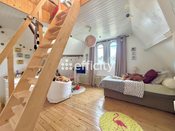 Maison
         6 pièces
        - 210 m² Bien prestige 490 000 € *