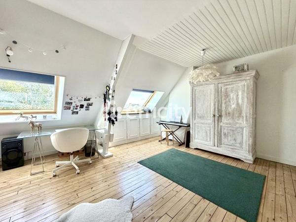 Maison
         6 pièces
        - 210 m² Bien prestige 490 000 € *