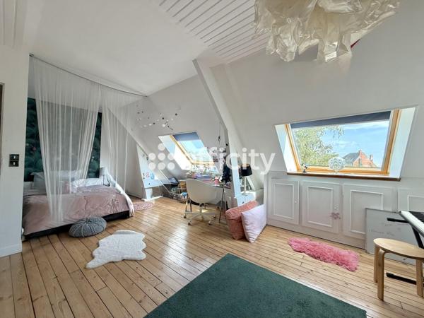 Maison
         6 pièces
        - 210 m² Bien prestige 490 000 € *