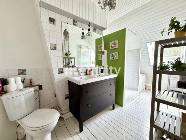 Maison
         6 pièces
        - 210 m² Bien prestige 490 000 € *