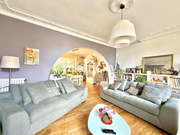Maison
         6 pièces
        - 210 m² Bien prestige 490 000 € *