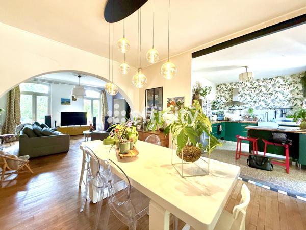 Maison
         6 pièces
        - 210 m² Bien prestige 490 000 € *