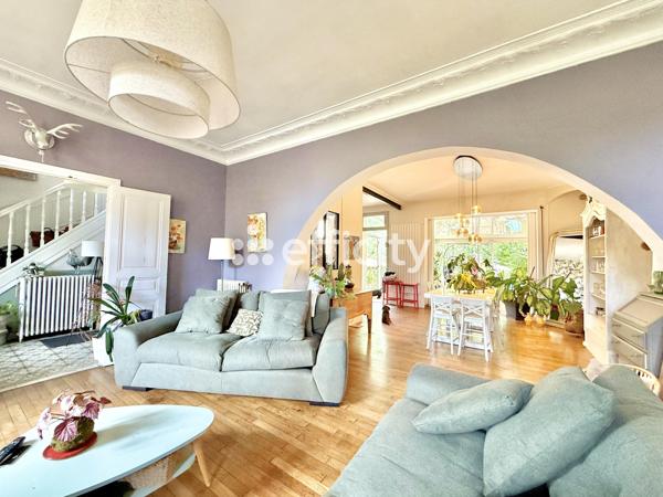 Maison
         6 pièces
        - 210 m² Bien prestige 490 000 € *