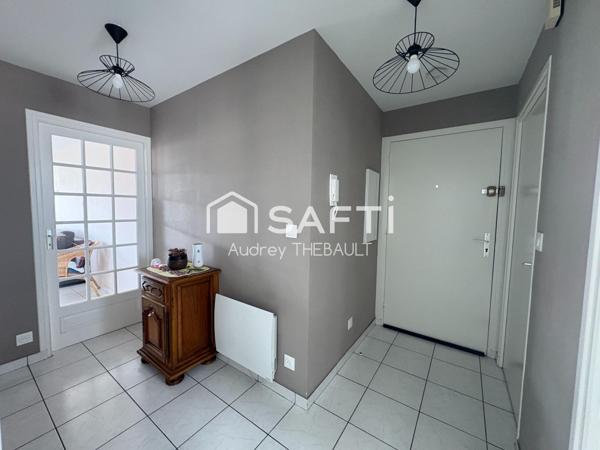 APPARTEMENT AVEC BALCON ET PLACE DE STATIONNEMENT