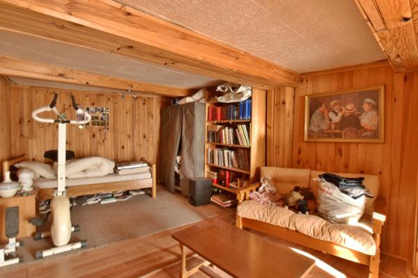 Maison de Village avec extérieur. VIAGER occupé 1 Tête. LA SAULCE (05)