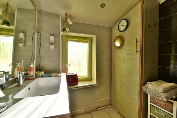 Maison de Village avec extérieur. VIAGER occupé 1 Tête. LA SAULCE (05)