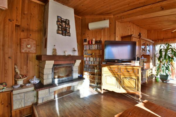 Maison de Village avec extérieur. VIAGER occupé 1 Tête. LA SAULCE (05)