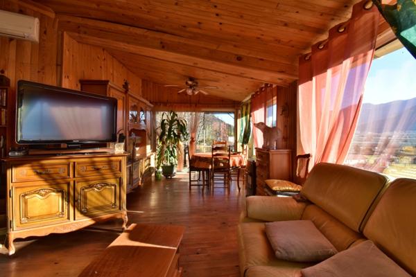 Maison de Village avec extérieur. VIAGER occupé 1 Tête. LA SAULCE (05)