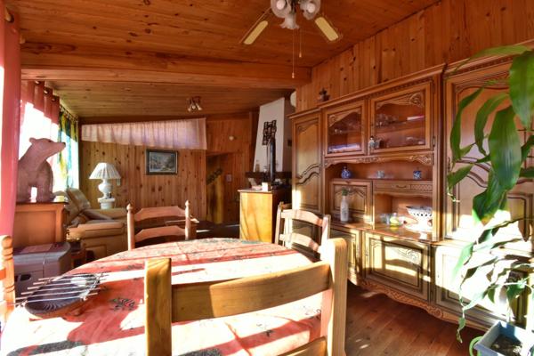 Maison de Village avec extérieur. VIAGER occupé 1 Tête. LA SAULCE (05)