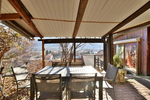 Maison de Village avec extérieur. VIAGER occupé 1 Tête. LA SAULCE (05)