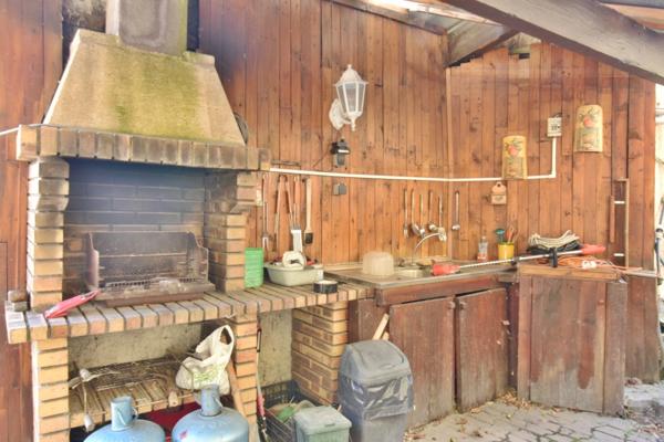 Maison de Village avec extérieur. VIAGER occupé 1 Tête. LA SAULCE (05)