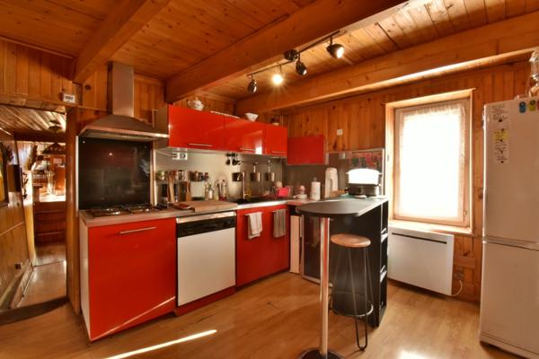 Maison de Village avec extérieur. VIAGER occupé 1 Tête. LA SAULCE (05)