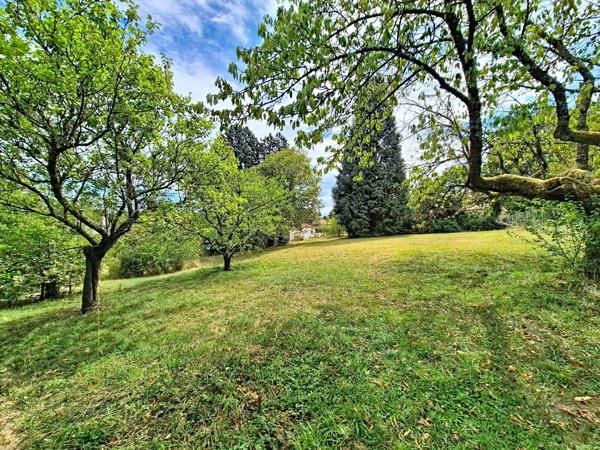 TASSIN-LA-DEMI-LUNE – TERRAIN À BÂTIR DE 1 282 M² – CALME ET HORS LOTISSEMENT