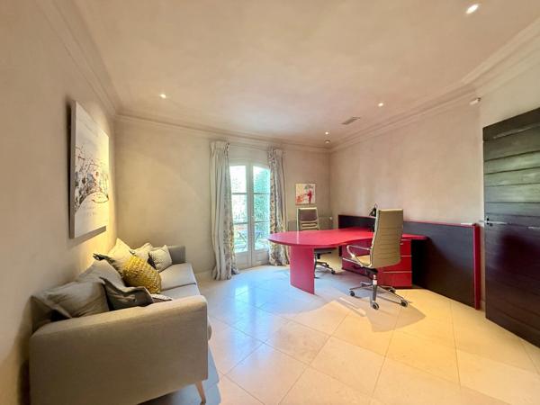 Villa de standing avec studio indépendant et piscine – Le Rouret