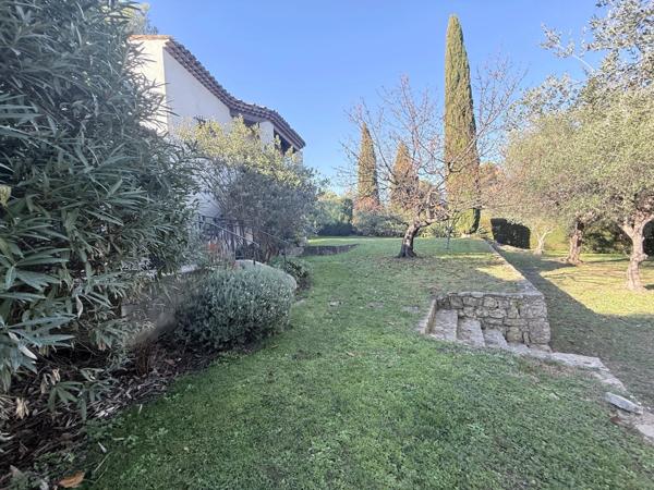 Villa de standing avec studio indépendant et piscine – Le Rouret