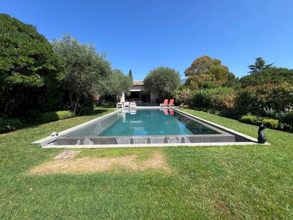 Villa de standing avec studio indépendant et piscine – Le Rouret