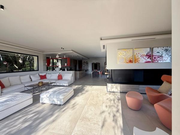 Villa de standing avec studio indépendant et piscine – Le Rouret