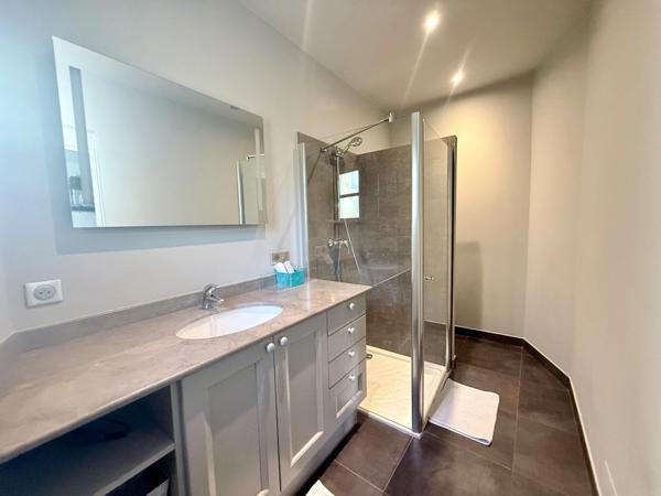 Villa de standing avec studio indépendant et piscine – Le Rouret