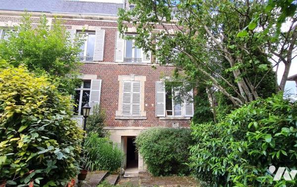 Margny les Compiègne, maison bourgeoise avec grand garage 