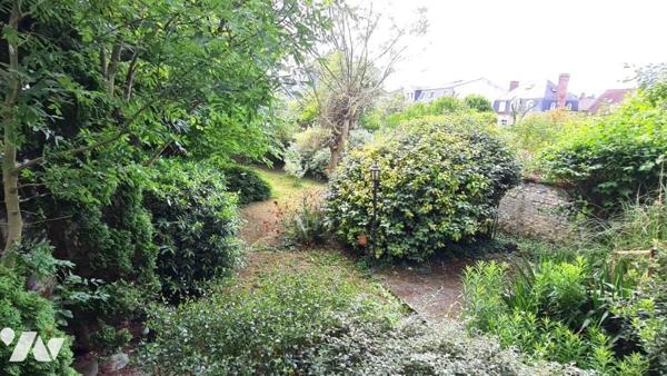 Margny les Compiègne, maison bourgeoise avec grand garage 