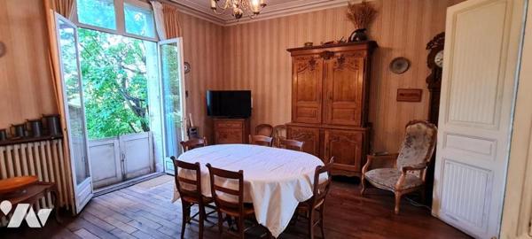 Margny les Compiègne, maison bourgeoise avec grand garage 