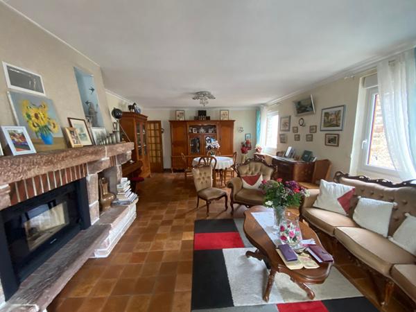 BELLE MAISON EN PIERRE DE 6 PIECES PRINCIPALES AVEC JARDIN ET GARAGE St berthevin