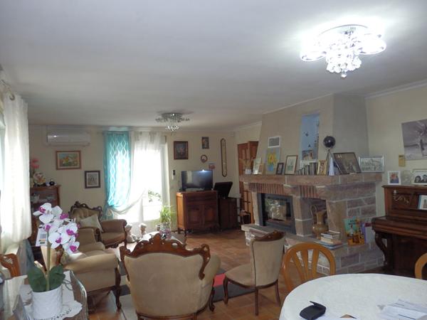 BELLE MAISON EN PIERRE DE 6 PIECES PRINCIPALES AVEC JARDIN ET GARAGE St berthevin