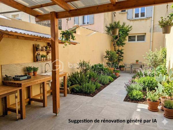 A Montagnac, à proximité immédiate des commerces, cette maison de maître dispose de 180 m² habitables et d'une cour de 54 m² exposée à l'ouest. La toiture est saine et l'extérieur est en bon état.

Le rez-de-chaussée comprend une entrée, un séjour de 18 m², une cuisine de 26 m² donnant sur la cour, ainsi qu'un WC. Un escalier central dessert les étages. Au premier, vous trouverez deux chambres de 24 m², une salle d'eau et un WC. Le deuxième étage propose également deux chambres de 23 et 25 m², une salle d'eau et un WC. Chaque chambre dispose de son propre balcon.

L'intérieur est entièrement à réhabiliter, offrant une base solide pour un projet de rénovation totale. Les volumes des quatre chambres et la présence de la cour privative en plein village sont les atouts principaux de ce bien.

Une maison à fort potentiel de rénovation. Contactez-moi pour une visite.