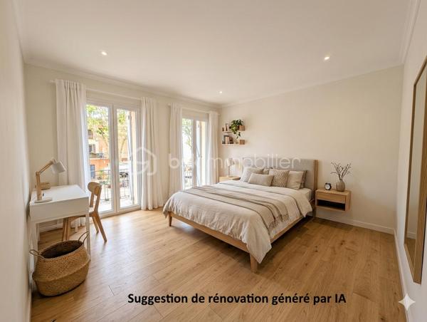 A Montagnac, à proximité immédiate des commerces, cette maison de maître dispose de 180 m² habitables et d'une cour de 54 m² exposée à l'ouest. La toiture est saine et l'extérieur est en bon état.

Le rez-de-chaussée comprend une entrée, un séjour de 18 m², une cuisine de 26 m² donnant sur la cour, ainsi qu'un WC. Un escalier central dessert les étages. Au premier, vous trouverez deux chambres de 24 m², une salle d'eau et un WC. Le deuxième étage propose également deux chambres de 23 et 25 m², une salle d'eau et un WC. Chaque chambre dispose de son propre balcon.

L'intérieur est entièrement à réhabiliter, offrant une base solide pour un projet de rénovation totale. Les volumes des quatre chambres et la présence de la cour privative en plein village sont les atouts principaux de ce bien.

Une maison à fort potentiel de rénovation. Contactez-moi pour une visite.