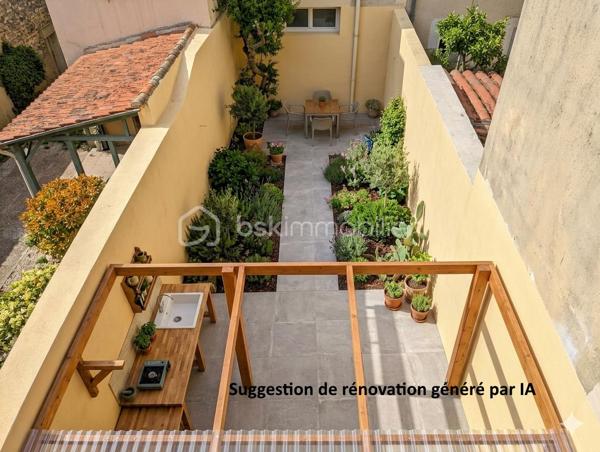 A Montagnac, à proximité immédiate des commerces, cette maison de maître dispose de 180 m² habitables et d'une cour de 54 m² exposée à l'ouest. La toiture est saine et l'extérieur est en bon état.

Le rez-de-chaussée comprend une entrée, un séjour de 18 m², une cuisine de 26 m² donnant sur la cour, ainsi qu'un WC. Un escalier central dessert les étages. Au premier, vous trouverez deux chambres de 24 m², une salle d'eau et un WC. Le deuxième étage propose également deux chambres de 23 et 25 m², une salle d'eau et un WC. Chaque chambre dispose de son propre balcon.

L'intérieur est entièrement à réhabiliter, offrant une base solide pour un projet de rénovation totale. Les volumes des quatre chambres et la présence de la cour privative en plein village sont les atouts principaux de ce bien.

Une maison à fort potentiel de rénovation. Contactez-moi pour une visite.