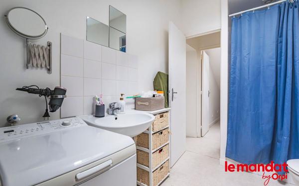 Immeuble à vendre    6 pièces •  Magenta