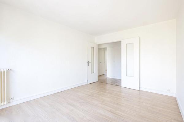 Appartement
         3 pièces
        - 60 m² 184 000 € *