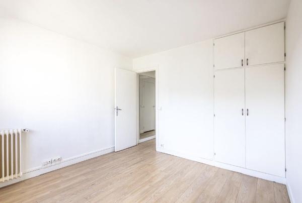 Appartement
         3 pièces
        - 60 m² 184 000 € *