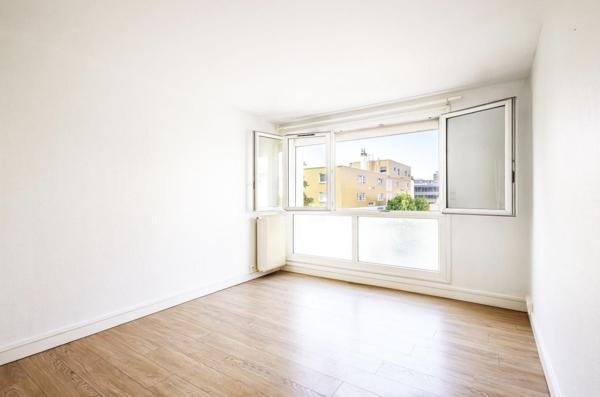 Appartement
         3 pièces
        - 60 m² 184 000 € *